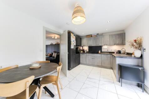 Dining kitchen.jpg