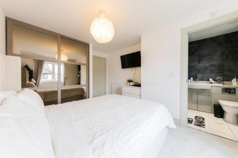 Master bedroom.jpg