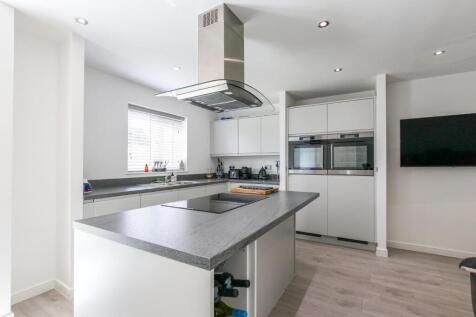 Kitchen/ Dining Room