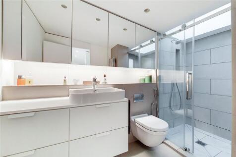 Ensuite Main Bedroom