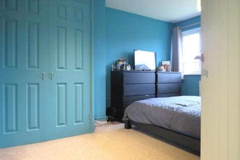 Bedroom 1 wardrobe.JPG