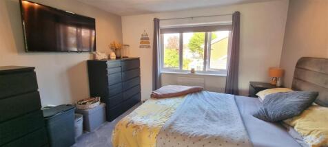 Bedroom 1.jpg
