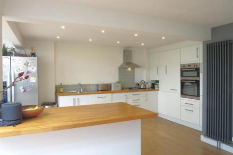 Kitchen island.JPG