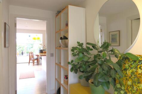 Entrance hall.JPG