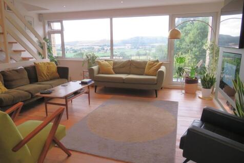 Living room 2.JPG