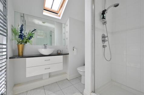 En-suite bedroom 2.JPG