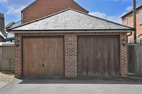 Single garage.JPG
