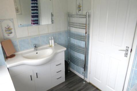 Bathroom.JPG