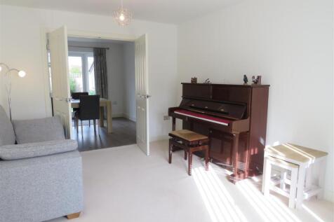 Sitting Room to Dining Area.JPG