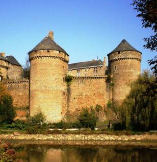 Lassay les Chateaux