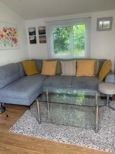 Free-standing seats