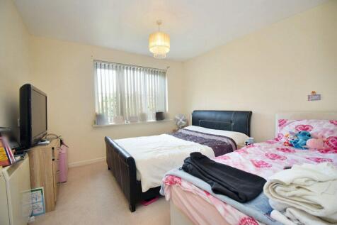 Pennyfields- Master Bedroom