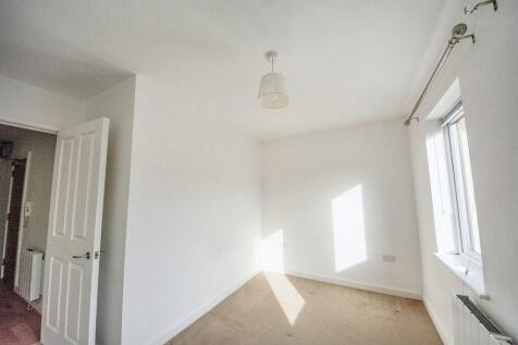 Central Court- Bedroom 1
