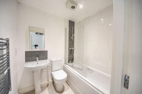 Central Court- Bathroom