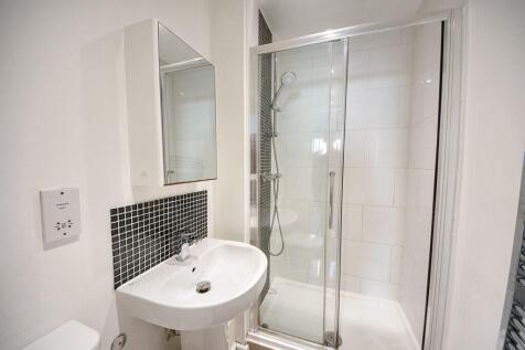 Central Court- En-Suite Bathroom