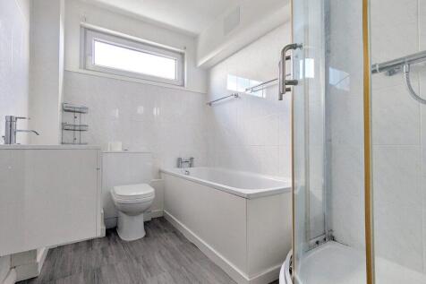 Lemare Lodge- Bathroom