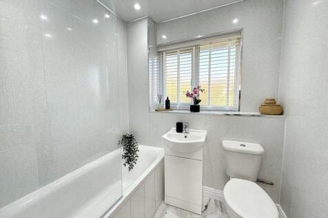 Rillston Close- Bathroom