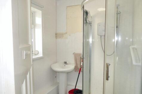 Kenilworth Gardens- Shower Room