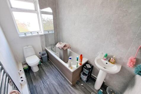 Chapel Street - Bathroom Overview