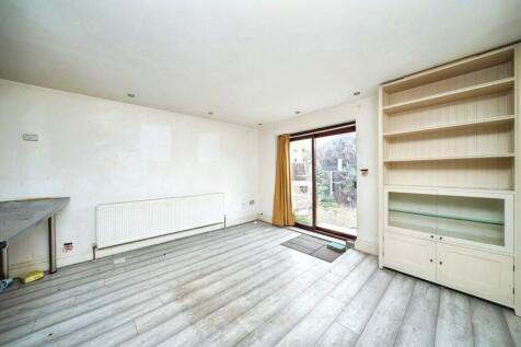St James Road - Lounge
