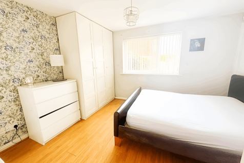 Limekin Court - Bedroom 1 Overview