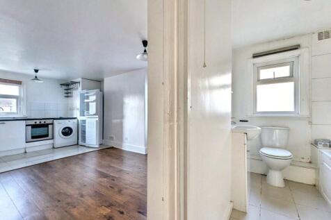 Vancouver Road - Lounge Bathroom