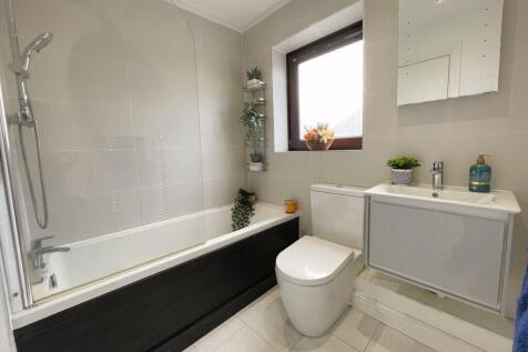 Caister Avenue - Bathroom