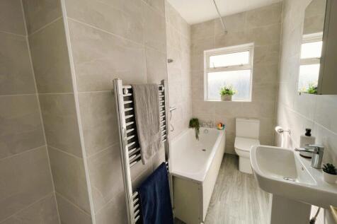 Derbyshire Lane- Bathroom