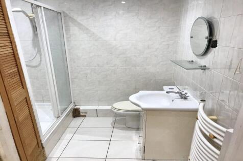 56 High Street - Bathroom