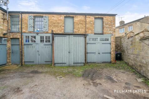 Double Garage &amp; Driveway, 2 Rutland Terrace, Stamford
