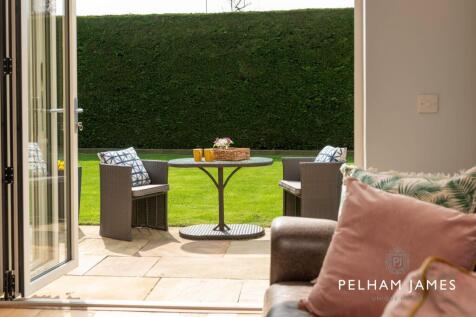 Snug to Terrace, 3 Alston Court, Langtoft