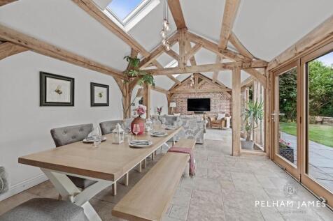 8 Barnsdale, Great Easton