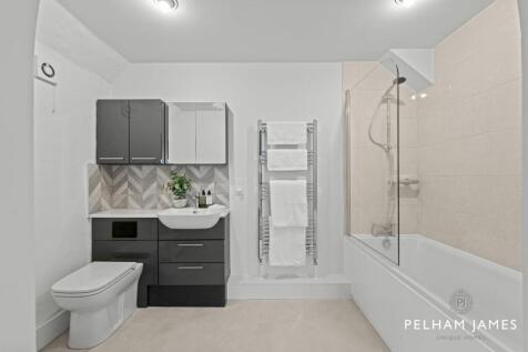 Principal Ensuite - White Gates, Empingham