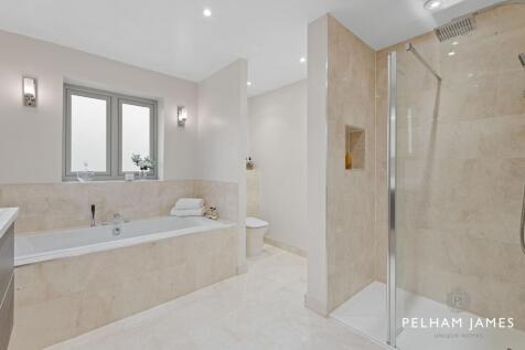 Bathroom - 170 Eastgate, Deeping St James