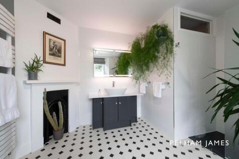 Principal En Suite, The Priory, Northborough