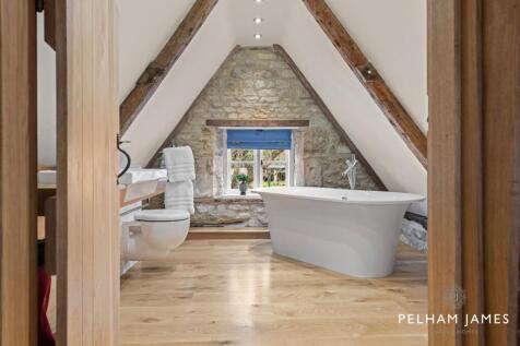 En Suite, 24 High Street, Maxey