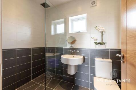 En Suite, Cayman House, Barnack
