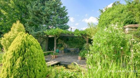 Gardens, Crestwood, Stamford