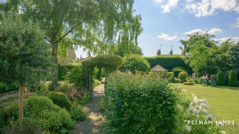 Gardens, Crestwood, Stamford