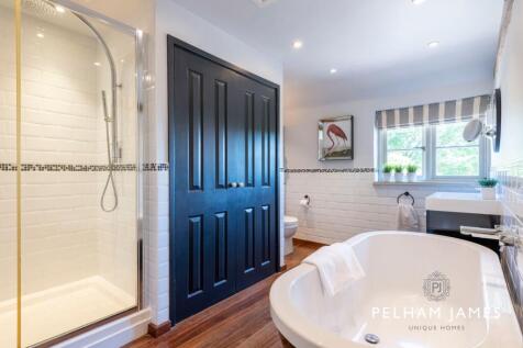 Family Bathroom, Home Farm, Burley