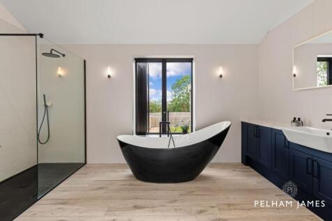 Family Bathroom, Victoria House, Lenton