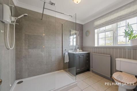 Principal En Suite, Portland House, Tallington