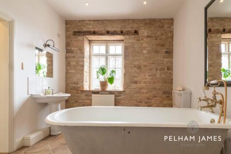 Principal En Suite, The Manor House, Tallington
