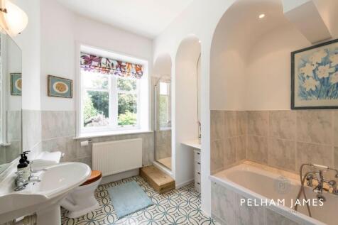 Family Bathroom, The Red House, Whissendine