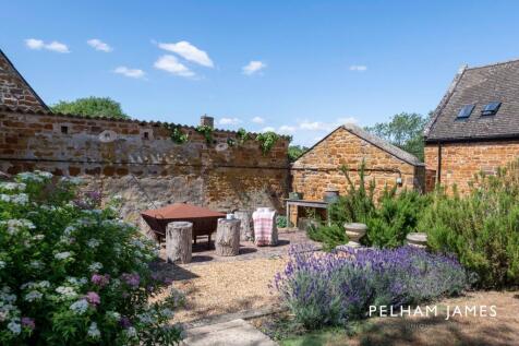 Garden, Lapwing House, Lyddington