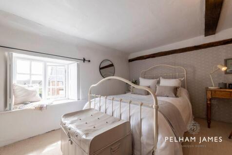 Principal Bedroom, Kingstone Cottage, Belton