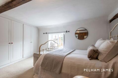 Principal Bedroom, Kingstone Cottage, Belton