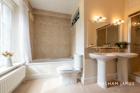 En Suite, The Manor House, Market Overton