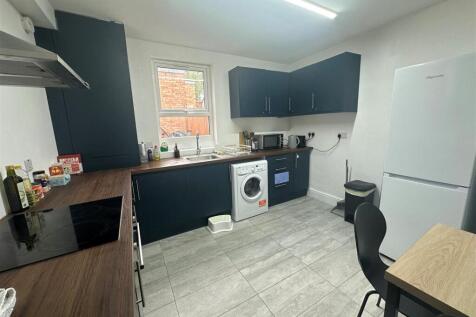 Kitchen 1.jpg