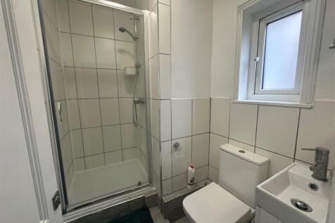 Downstairs Shower.jpg